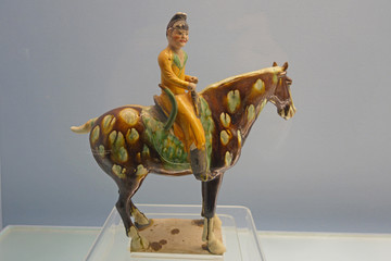 彩绘釉陶骑马男俑