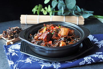 梅干菜焖土猪肉