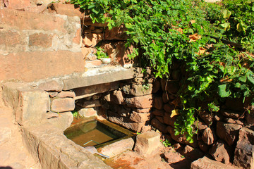 诺邓古村山上的水井