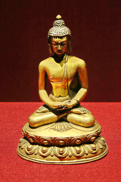 西藏释迦牟尼红铜鎏金像