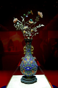 清代海棠式花瓶料月季盆景