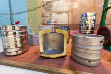 山东青岛啤酒博物馆现代化生酒桶