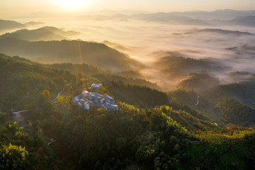 山村云海早晨