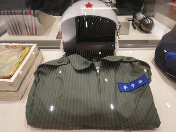 飞行服