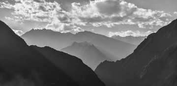 水墨远山背景