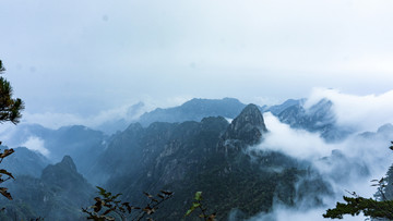 黄山奇峰云海