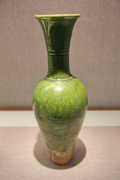 辽代绿釉长颈瓶