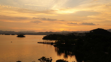 千岛湖的日落余晖