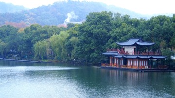 烟雨西湖秋色