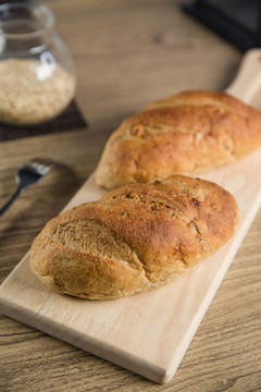 桂圆杏仁粗粮燕麦烘焙欧包面包