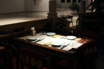 中式餐厅餐具摆设