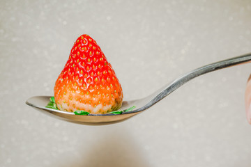 勺中草莓