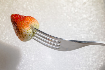 叉子草莓