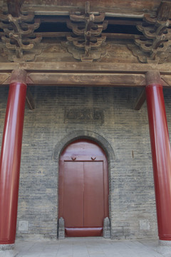 东岳庙大殿北面券门和斗拱