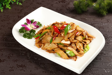 五花肉炒杏鲍菇