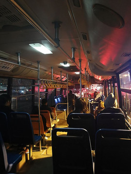 夜路公交车