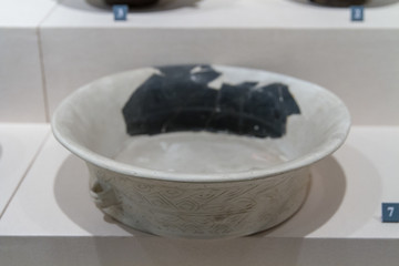 山东博物馆展品刻划纹陶盆