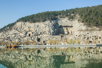 洛阳龙门石窟全景