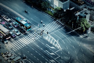 地产城市交通斑马线过马路