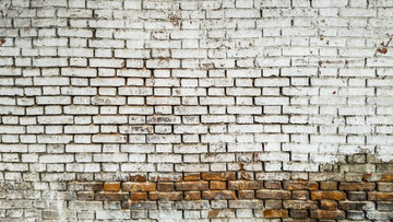 斑驳的白色砖墙