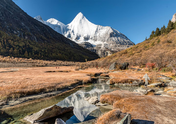 亚丁雪山