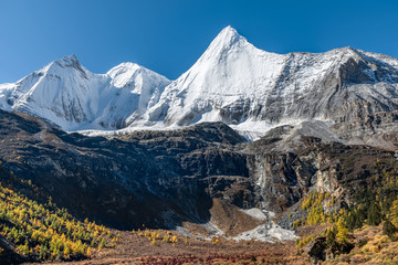 亚丁雪山