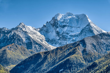 亚丁雪山