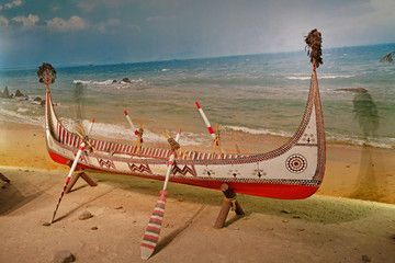 台湾兰屿高山族彩绘木雕渔船