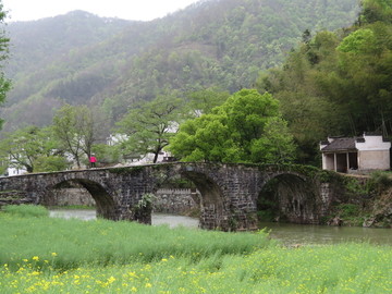 古老的石拱桥