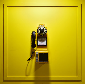 黄色的电话机