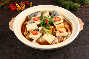 鲤鱼炖豆腐