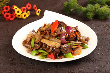 五花肉炒腰片