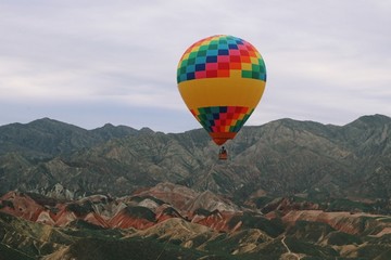 彩色热气球的冒险