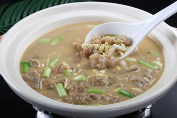 小酥肉炖黄豆芽