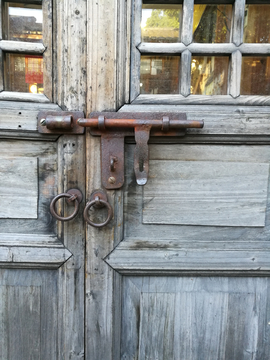 旧门锁