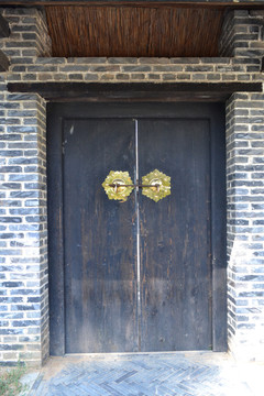 中式建筑老宅门