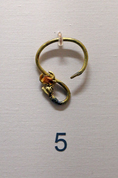 花形金耳环