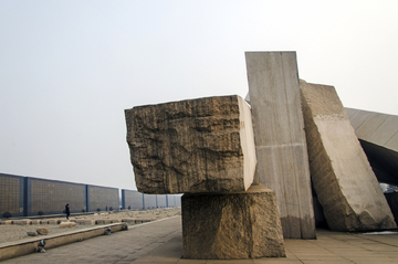 唐山地震雕塑