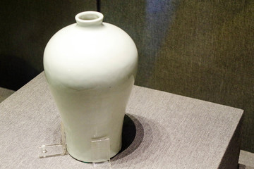 颐和园白瓷瓶