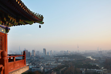 登高眺望城市