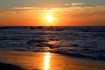 海上日出