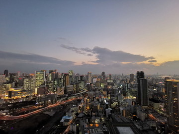 俯瞰日本大阪城市夜景
