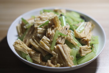 芹菜腐竹