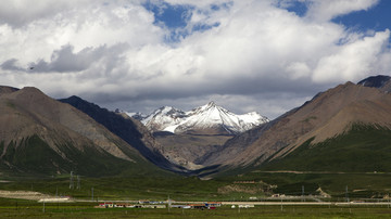 岗什卡雪峰