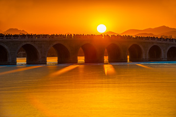 中国北京颐和园古桥夕照