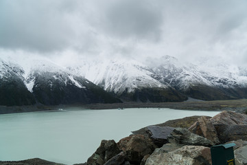 雪山湖泊