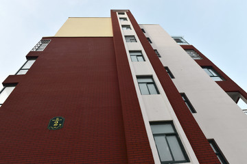 红色楼房外墙高层建筑