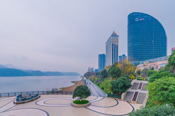 桐庐富春江都市风光