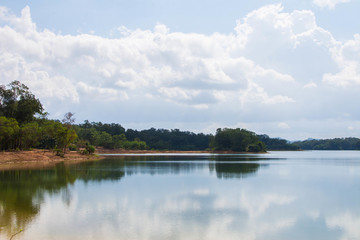 蓝天湖水