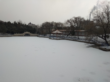 万籁俱寂